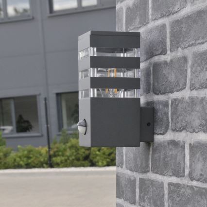 Εξωτερικό επιτοίχιο φωτιστικό με αισθητήρα TEKSAS 1xE27/12W/230V IP44 ανθρακί