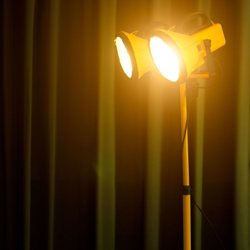 Βάση για προβολείς 180 εκ. κίτρινη