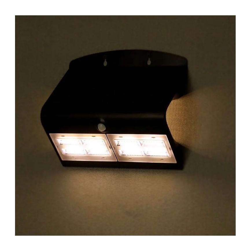 Ηλιακό επιτοίχιο φωτιστικό LED με αισθητήρα LED/7W/3,7V 4000K IP65 μαύρο