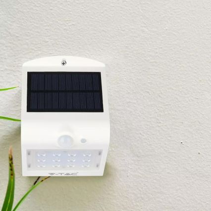Ηλιακό φωτιστικό τοίχου LED με αισθητήρα LED/1.5W/3,7V IP65 1200 mAh