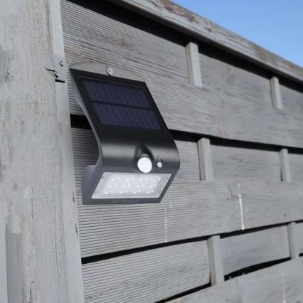 Ηλιακό φωτιστικό τοίχου LED με αισθητήρα LED/1.5W/3,7V IP65 1200 mAh