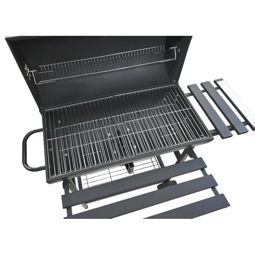 Μαύρη ψησταριά με κάρβουνα