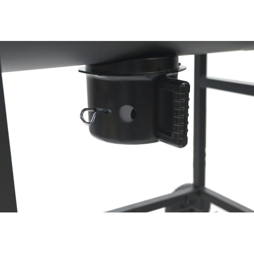 Μαύρη ψησταριά με κάρβουνα